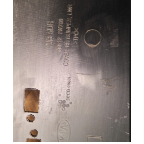 MOLDURA FASCIA (DEFENSA) KIA RIO 2012 AL 2017 INF CENT TRAS DESMONTADO ORIGINAL COD. 86612