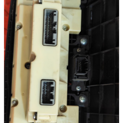 MOLDURA TABLERO (RADIO) NISSAN SENTRA 2013 AL 2019 C/REJILLA P/AIRE INT CENT DEL DESMONTADO ORIGINAL COD. 68750-3SG1A