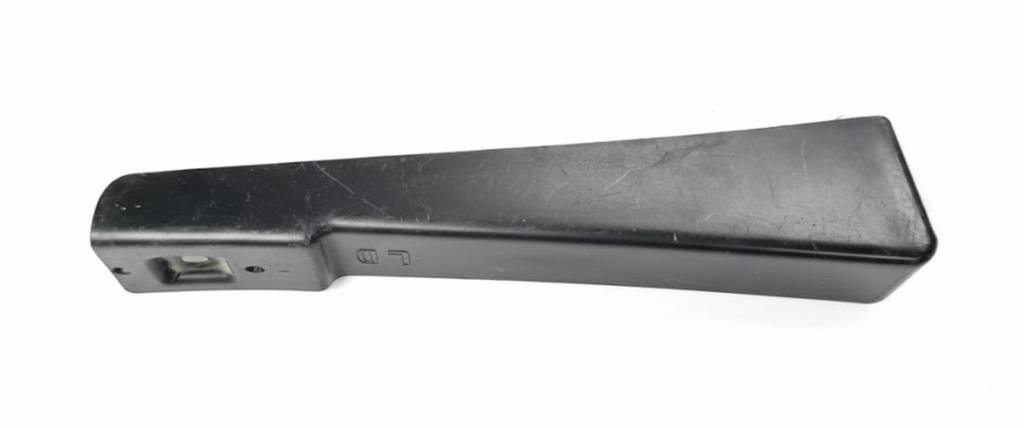 GUIA (FASCIA) DEFENSA CHEVROLET CORSA 2002 AL 2012 HATCHBACK INF TRAS DER ORIGINAL COD. 93300098