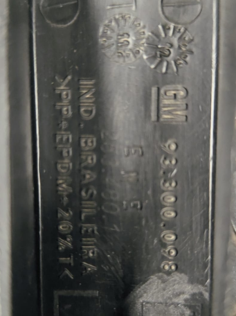 GUIA (FASCIA) DEFENSA CHEVROLET CORSA 2002 AL 2012 HATCHBACK INF TRAS DER ORIGINAL COD. 93300098