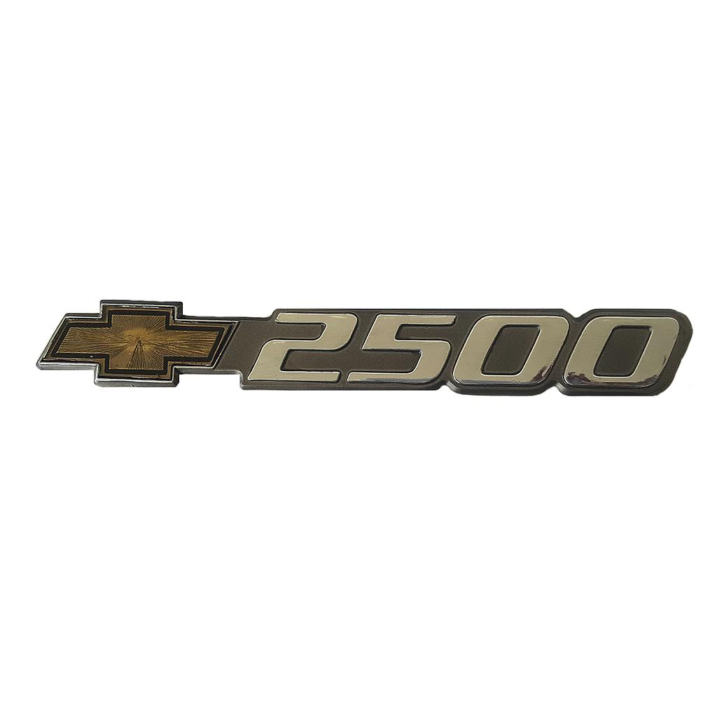 [25CHEIN92LE] INSIGNIA EMBLEMA LETRAS LAT 2500 CHEVROLET CHEYENNE/SILVERADO DE 1992 AL 1998 C/ADHERIBLE 23X3.2CM LETRAS LAT ( C-071)