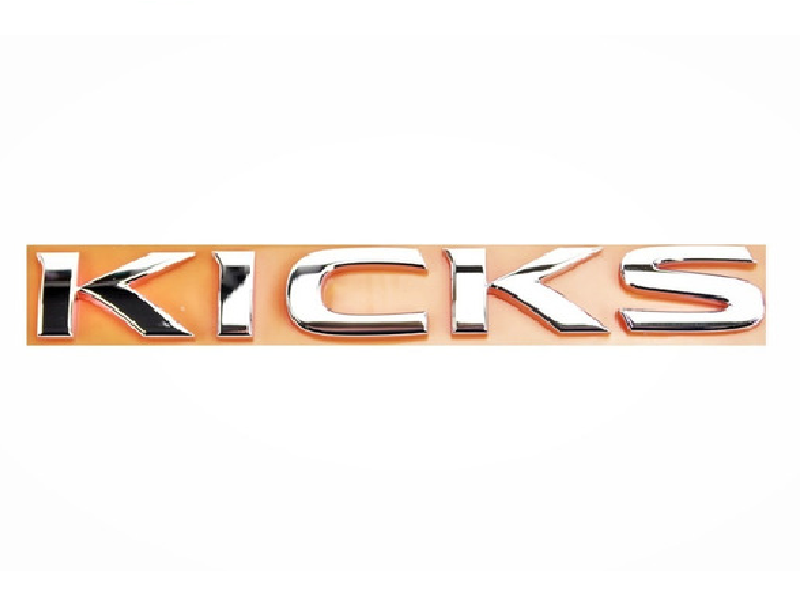 [NIKI17LE] INSIGNIA ORIGINAL NISSAN KICKS DE 2016 AL 2020 LETRAS CROM N1