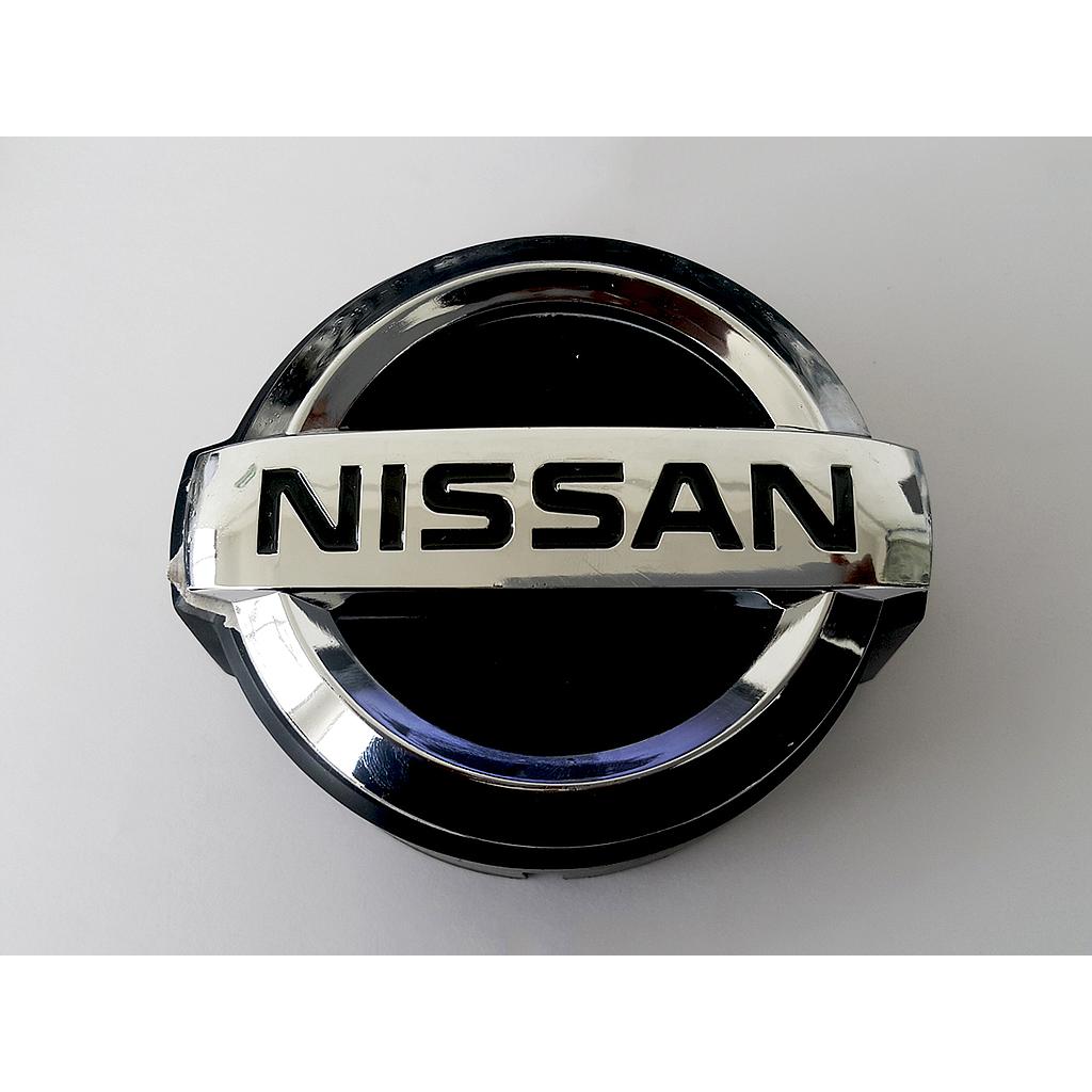 INSIGNIA ORIGINAL NISSAN URVAN DE 2002 AL 2007 PARRILLA ( N-002)