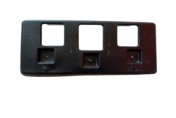 [966960151] PORTAPLACA CHEVROLET SONIC 12-16 DEL DESMONTADO