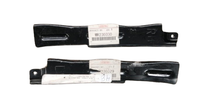 [MR230329/30] GUIA FASCIA (DEFENSA) MITSUBISHI MONTERO SPORT 2002 AL 2003 4X2, 4X4 TRAS JGO ORIGINAL