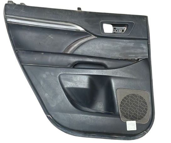 TAPA (PANEL) PUERTA TOYOTA HIGHLANDER 2014 AL 2016 TRAS IZQ DESMONTADO ORIGINAL