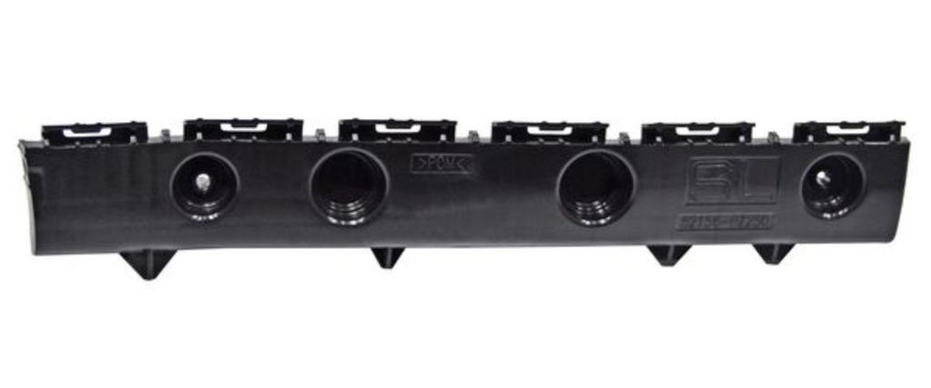 [GUTO-AV22-842] GUIA (FASCIA) DEFENSA TOYOTA AVANZA 2022 AL 2024  LAT TRAS IZQ
