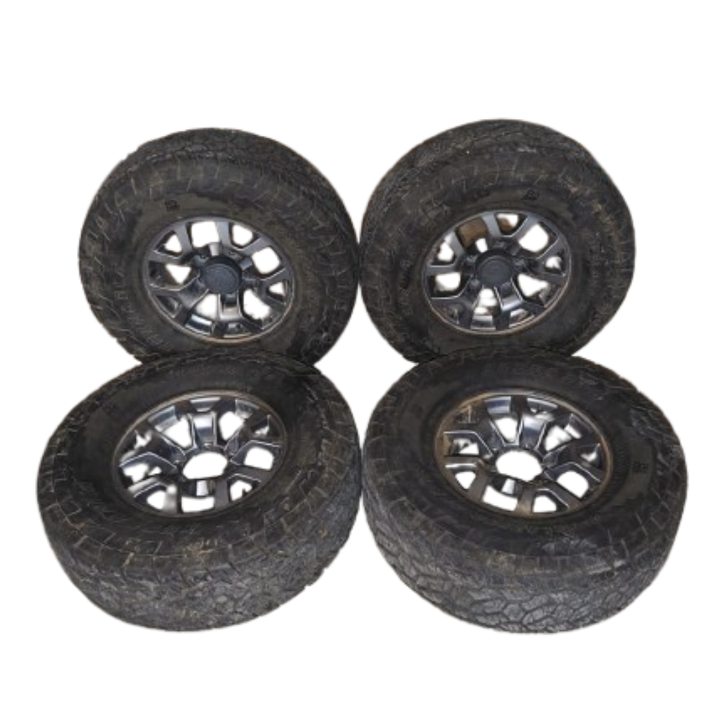 [LLEU-OV65-J] LLANTA EUZKADI C/RIN 15" 31X10.50 LT OVERLANDER AT 80% VIDA JGO 4 PZAS C/TAPON SUZUKI JIMNY DESMONTADO ORIGINAL