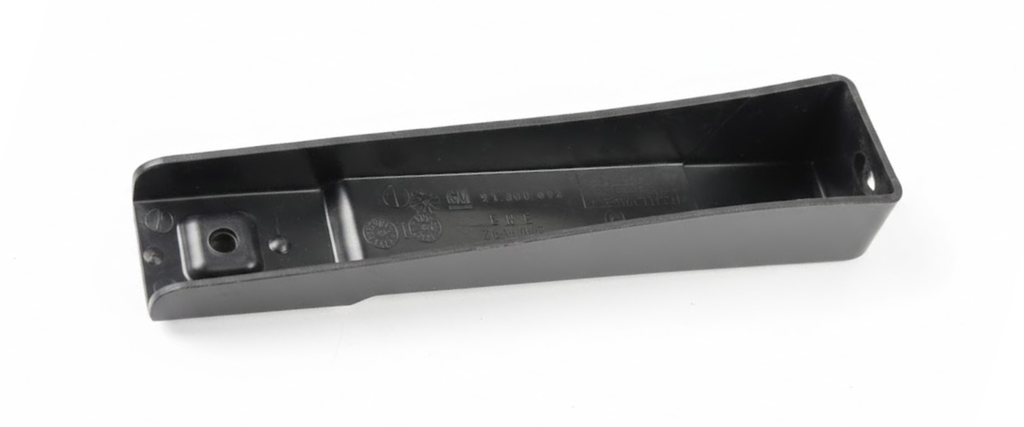 GUIA (FASCIA) DEFENSA CHEVROLET CORSA 2002 AL 2012 HATCHBACK INF TRAS DER ORIGINAL COD. 93300098