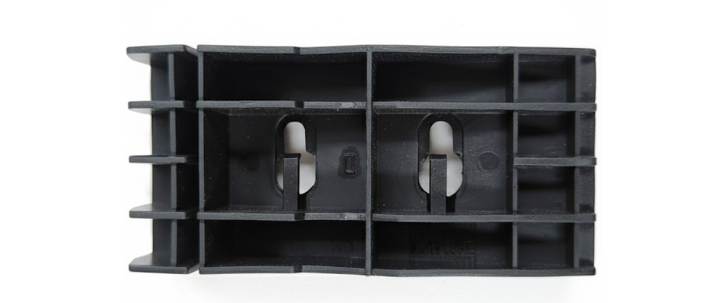 GUIA FASCIA (DEFENSA) CHEVROLET CHEVY C1/C2/C3 1994 AL 2001/ CORSA 1996 AL 2010 SEDAN TRAS DER ORIGINAL COD. 93297008