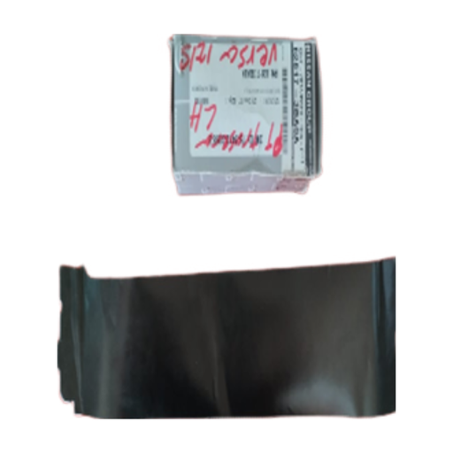 [82817-3BA0A] STICKER PELICULA NEGRA NISSAN VERSA PUERTA TRASERA IZQ ORIGINAL