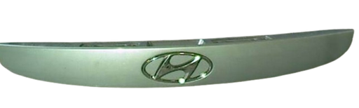 [87370-E000] MOLDURA TAPA CAJUELA HYUNDAI ACCENT 2007 AL 2011 C/EMBLEMA ORIGINAL
