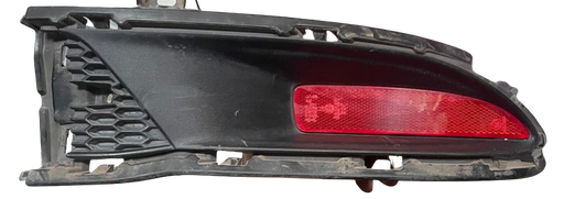 [REMA-0220-CC42US] REJILLA MAZADA 2 2020 AL 2022 C/CUARTO REFLEJANTE TRAS IZQ DESMONTADO