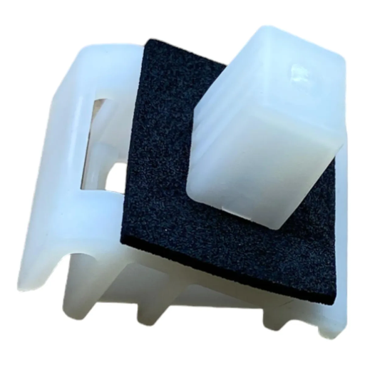 [GUNI-UR07-OR742] GUIA (FASCIA) NISSAN URVAN 2007 AL 2012 SOPORTE INF TRAS IZQ ORIGINAL COD. 850221VW000